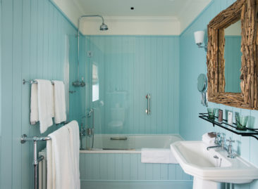 Fabulous room 33 bathroom - The Swan Southwold